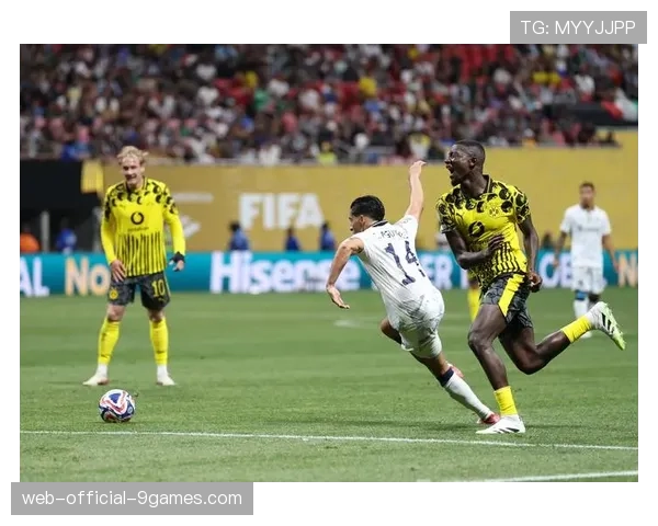 半场统计:多特蒙德在对方禁区两侧的触球次数比对手多出15次 半场统计:多特蒙德在对方禁区两侧的触球次数比对手多出15次