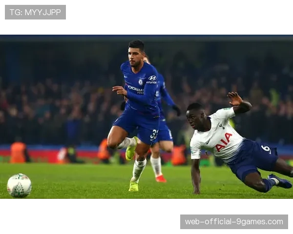 战术板：阿隆索的勒沃库森如何通过边后卫内收破解密集防守