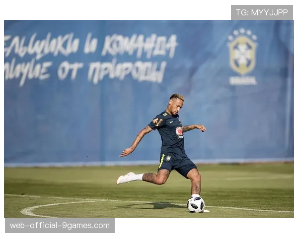 巴西队内训练视频显示,内马尔已参与全队合练,状态良好 巴西队内训练视频显示,内马尔已参与全队合练,状态良好